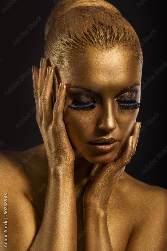 Tableau sur aluminium avec Face Art. Fantastic Gold Make Up. Stylized Colored Woman's Body #50248943
