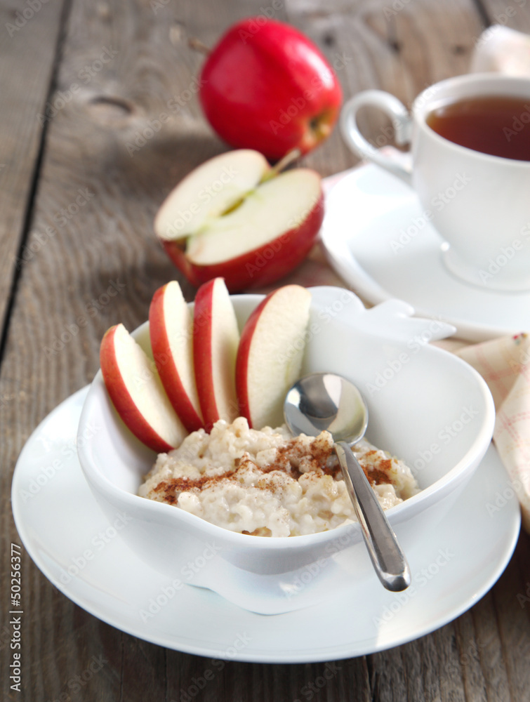 Apple-cinnamon oatmeal Apple-cinnamon oatmeal