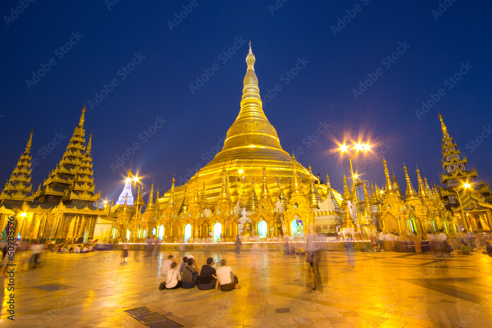 Naklejka premium Shwedagon Pagoda