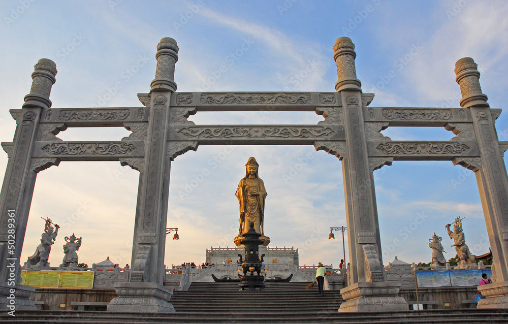 Obraz premium South Beach GuanYin 33 meters bronze statue.