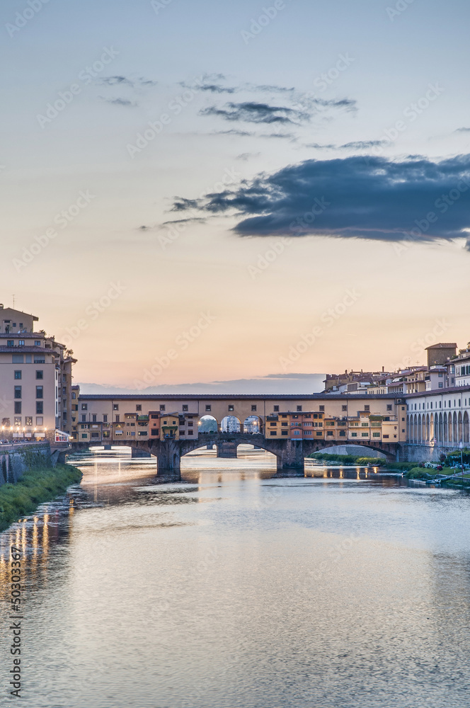 Obraz premium The Ponte Vecchio (Old Bridge) in Florence, Italy.