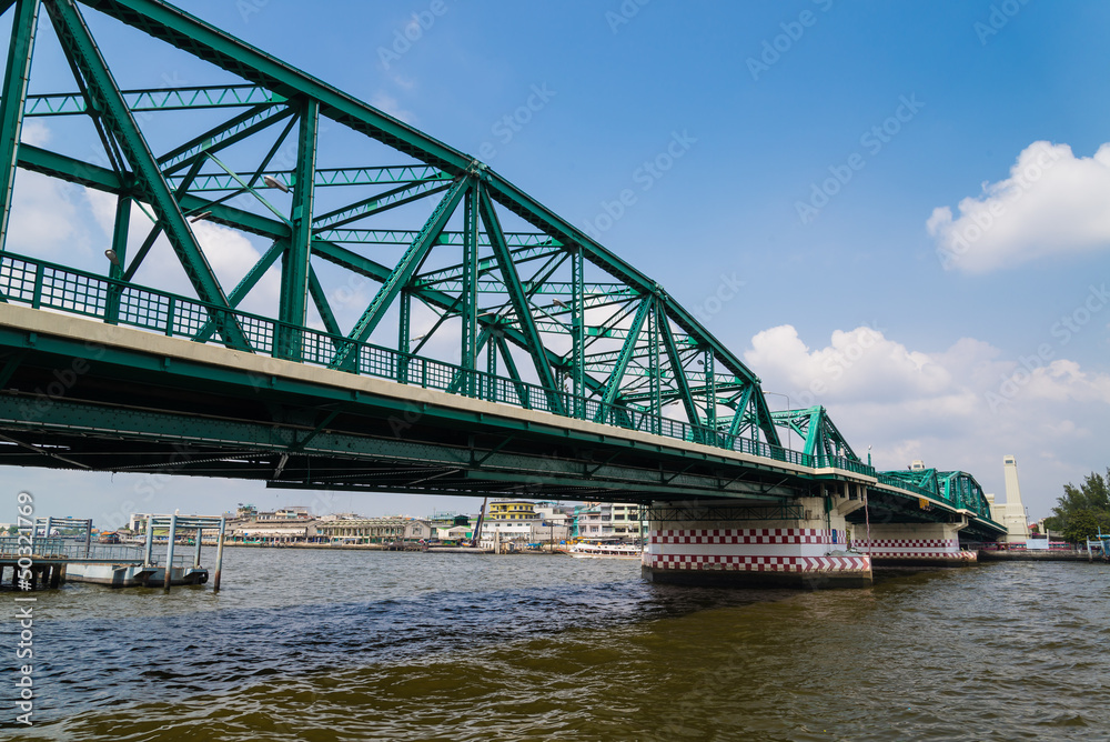 Obraz premium Green bridge