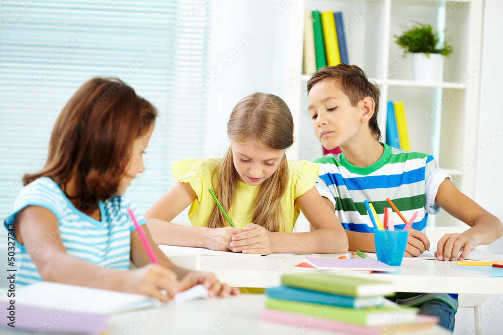 Schoolchildren drawing