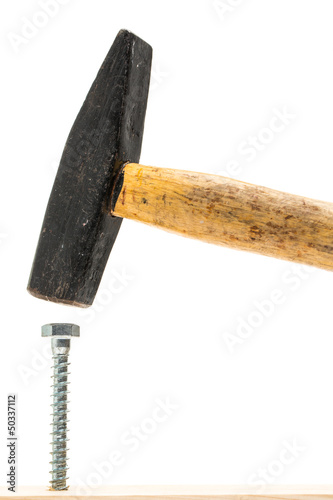 Schraube mit Hammer einschalgen - das falsche Werkzeug photo