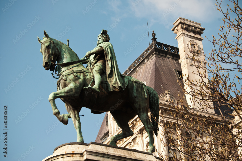 Statue d' etienne Marcel à Paris