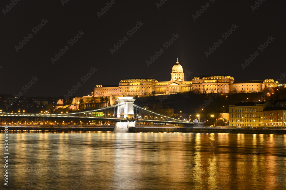 Buda et le Danube de nuit à Budapest