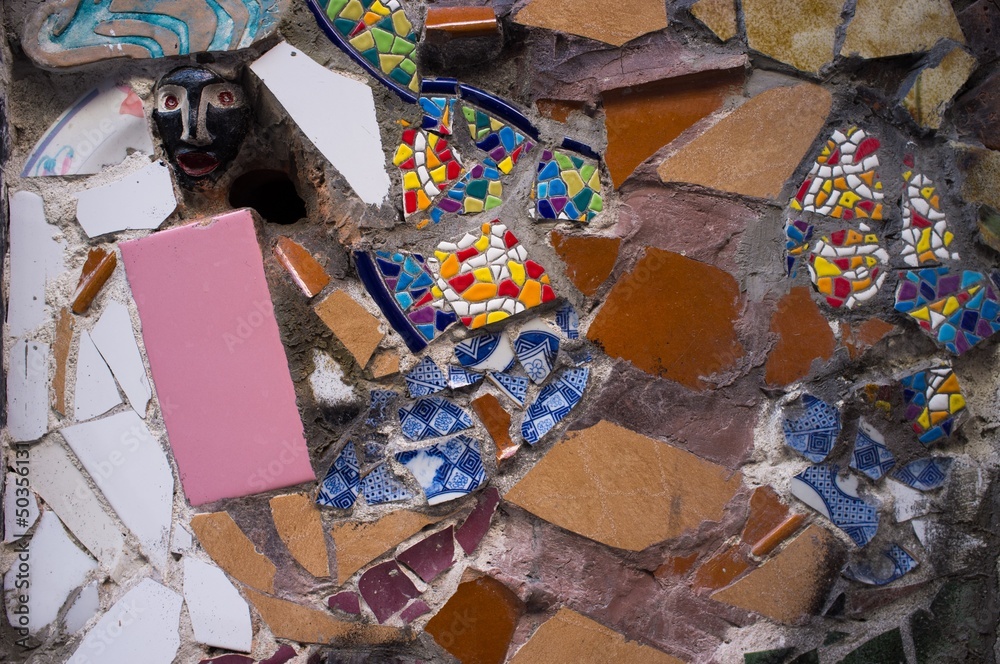 Fototapeta premium Colourful mosaic in Park Guell, Barcelona