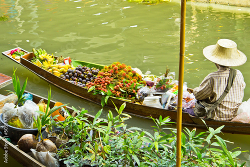 Photography Damnoen Saduak floating market in Thailand