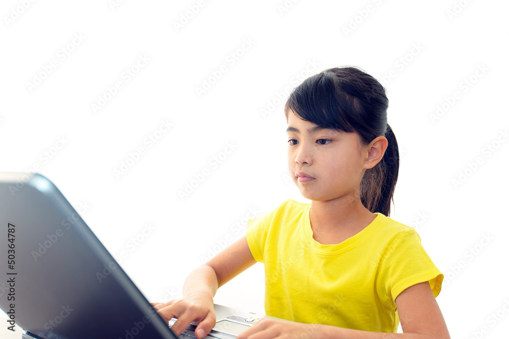 真剣な表情の女の子 真剣な表情の女の子