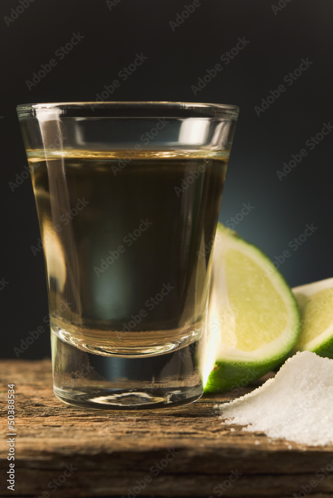 copa de tequila Stock Photo | Adobe Stock