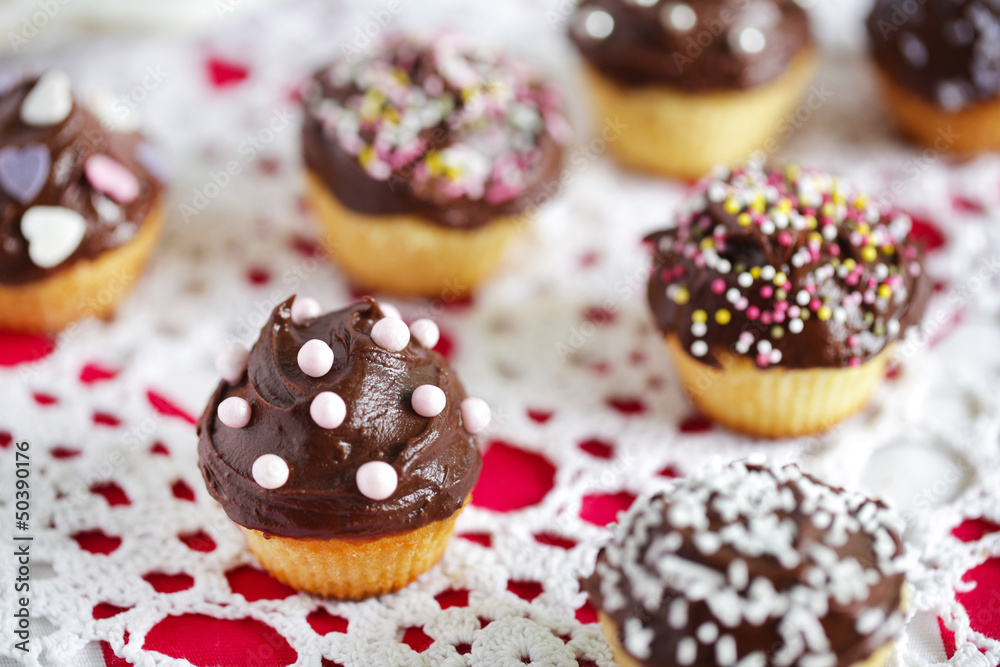 Cupcakes small, covered with chocolate ganache and sprinkles