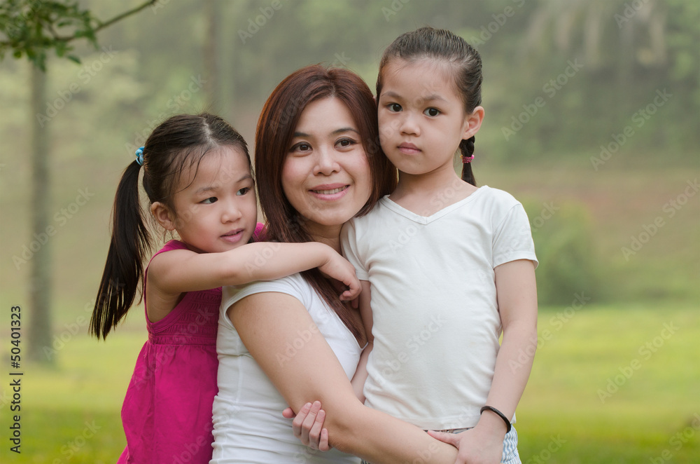 asian mother and her daughters asian mother and her daughters