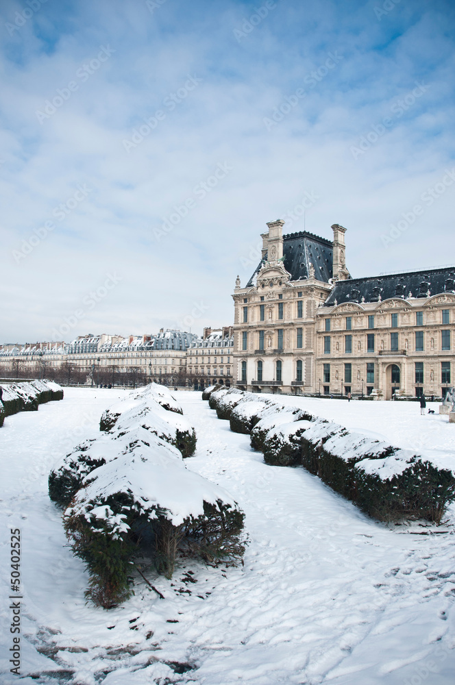 Musée du Louvre jardin des Tuileries sous la neige