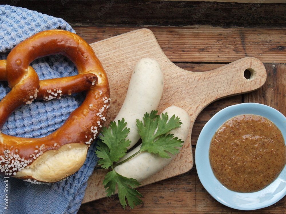 Weißwurst mit Brezel und süßem Senf Stock Photo | Adobe Stock