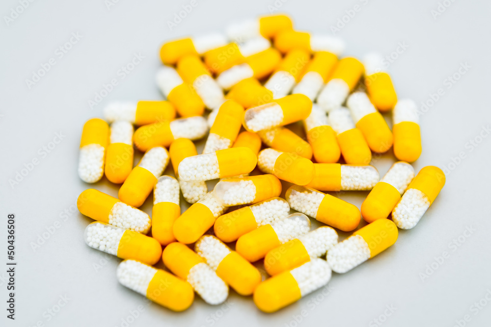 Group of yellow-white pills