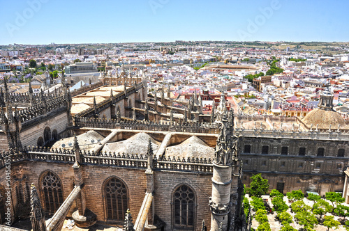 Cubiertas de la catedral gótica de Sevilla desde la Giralda