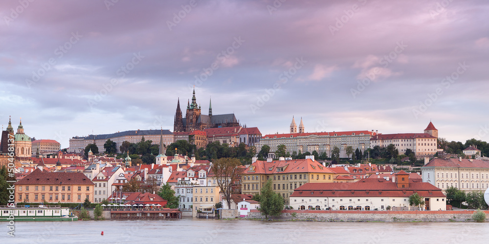 Obraz premium View of Vlava and Old Prague