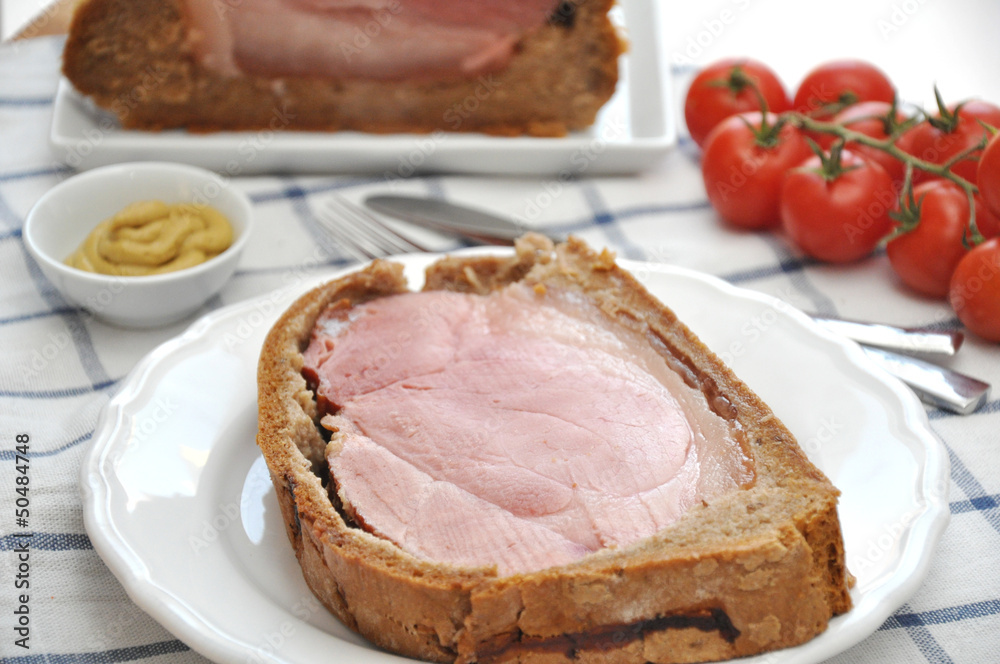 Osterschinken, Schinken im Brotteig Osterschinken, Schinken im Brotteig