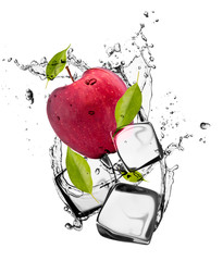 Fototapete Obst im Eis Roter Apfel mit Eiswürfeln, isoliert auf weißem Hintergrund  © Jag_cz
