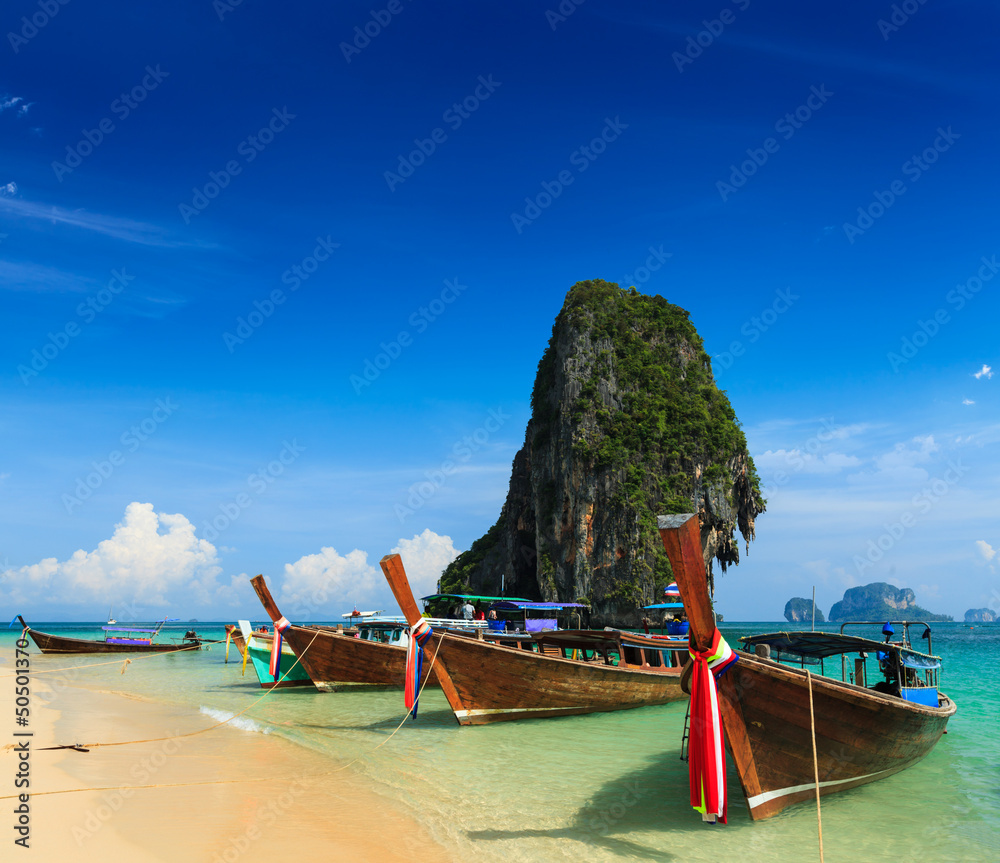 Obraz premium Long tail boat on beach, Thailand