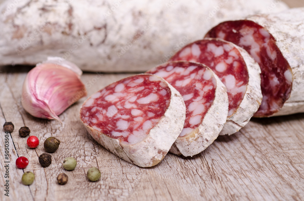 Salami Wurst und Knoblauch