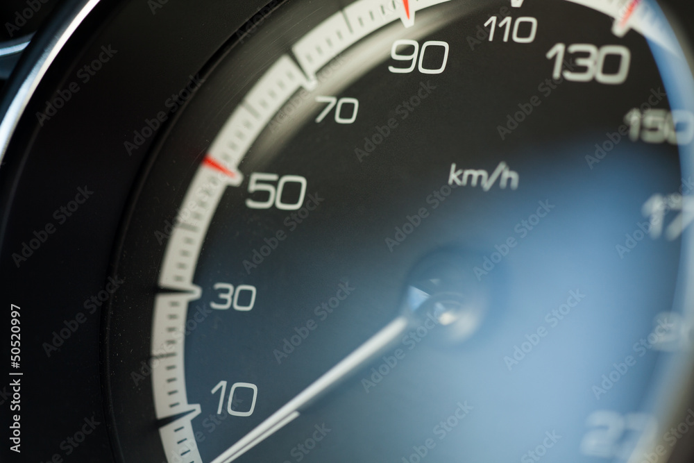 Tacho und Geschwindigkeit (Auto) Tacho und Geschwindigkeit (Auto)