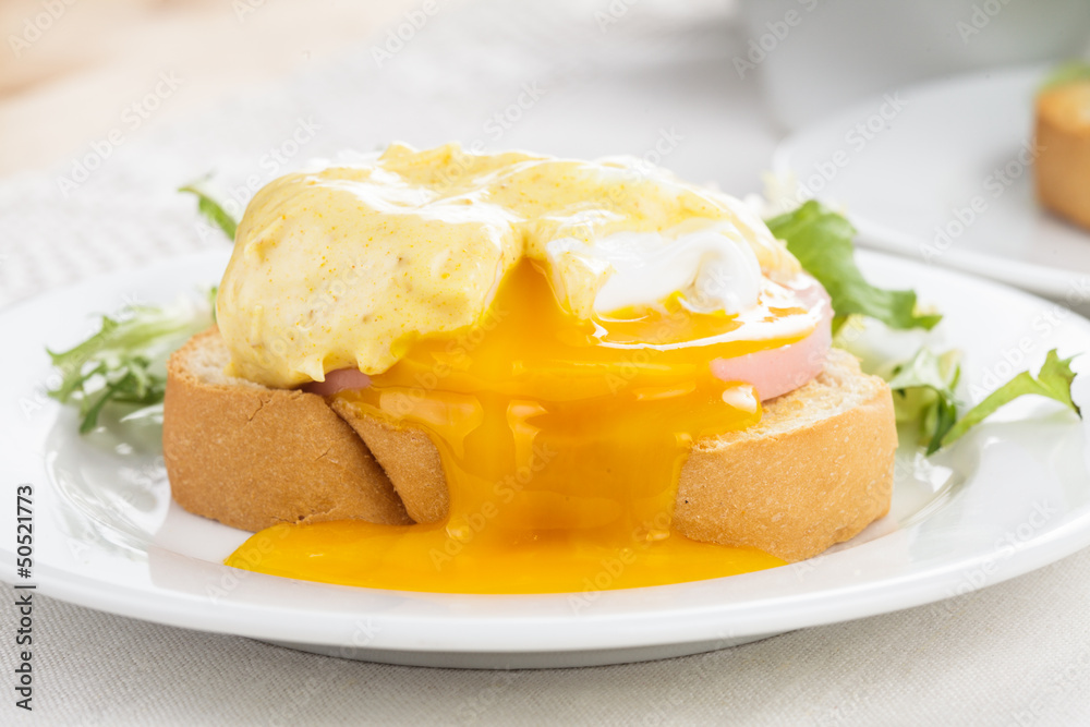 Eggs benedict Eggs benedict
