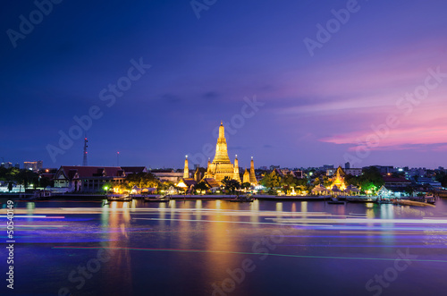 Photography Twilight view of Wat Arun in Bangkok, Thailand