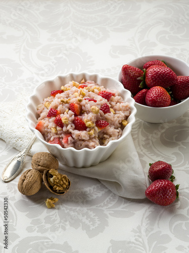 risotto with strawberries and nuts
