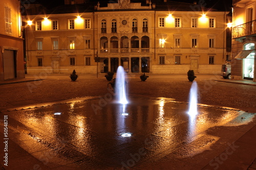 Fontana di notte photo
