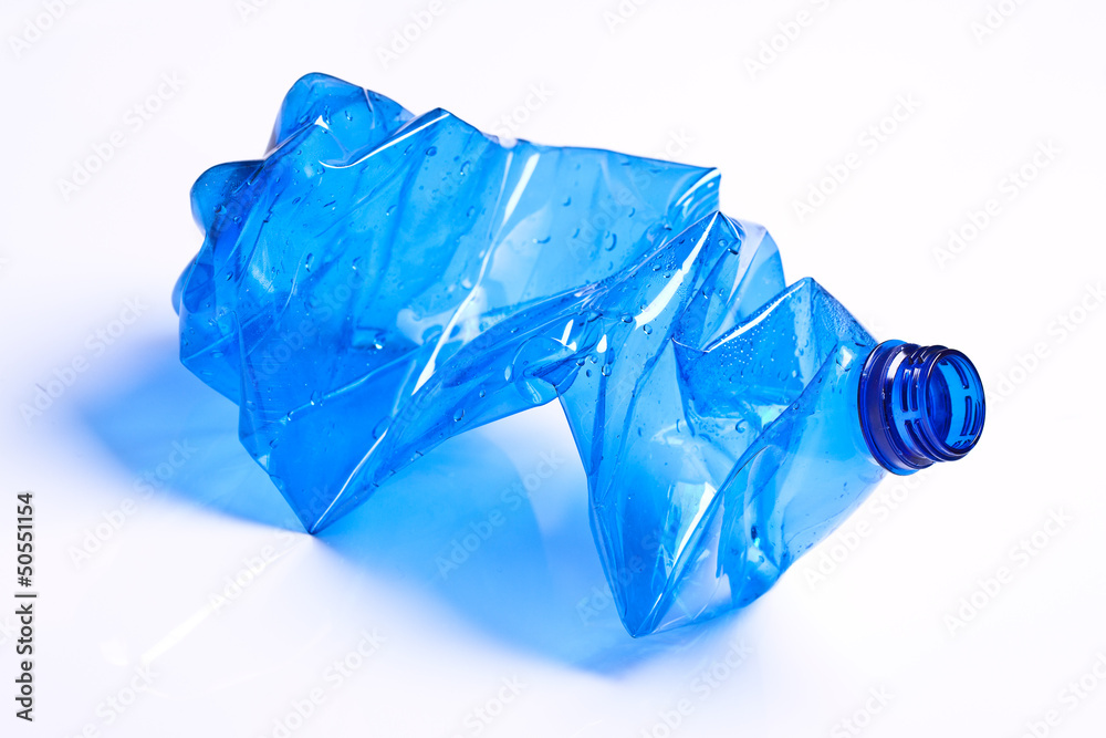 Fototapeta premium empty plastic water bottle isolated on white background
