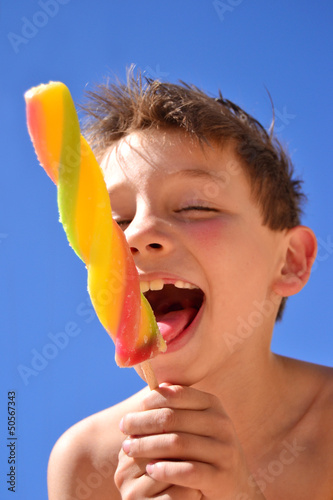 Kind mit Eis