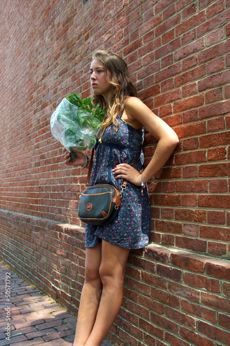 Foto jeune fille et bouquet de basilic ,Philadelphie