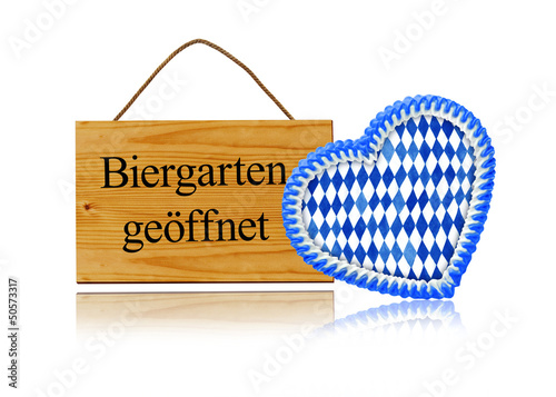 Biergarten geöffnet mit Herz