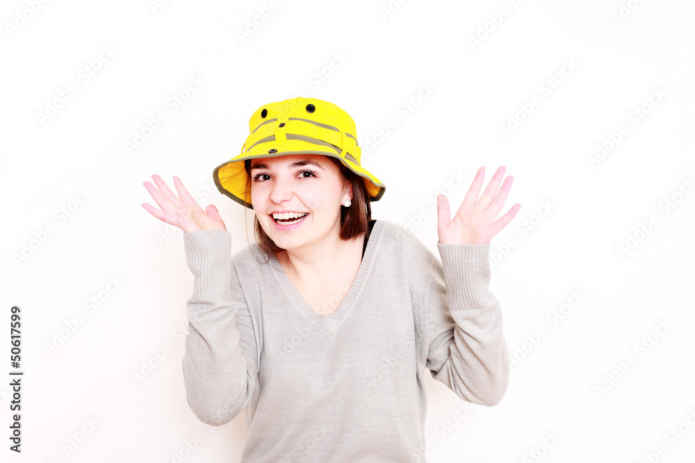 junge Frau mit Mütze