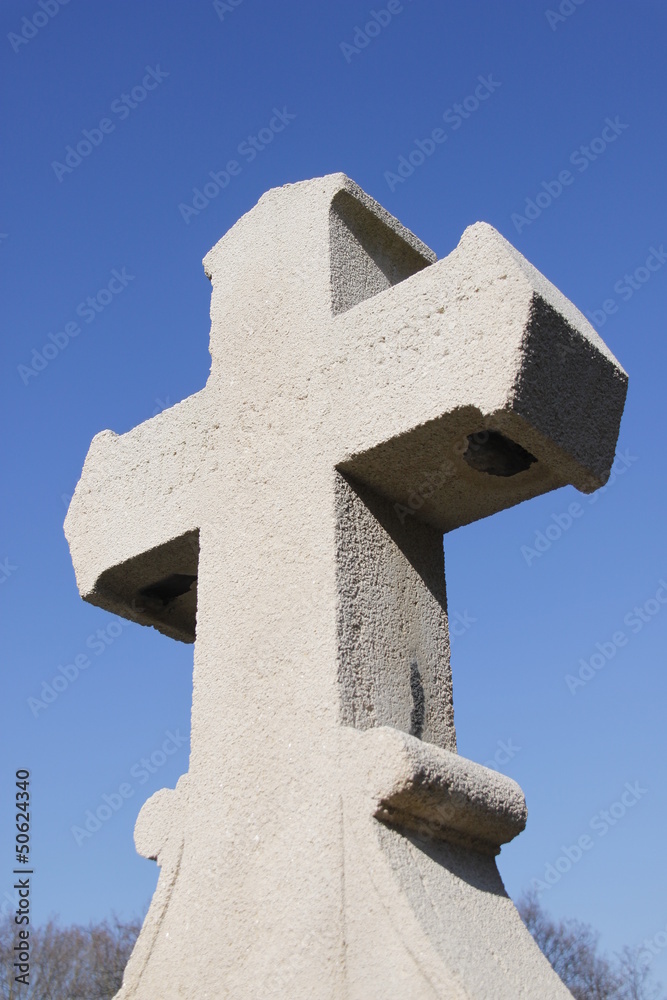 Croix, tombe du Cimetière du Montparnasse à Paris