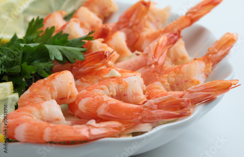 cooked shrimp with lemon and herbs