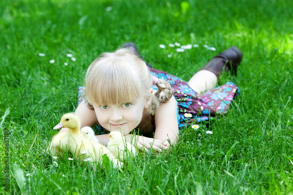 Fototapeta premium Girls play with chicken and duck