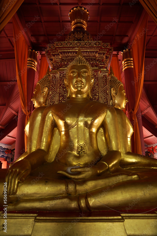 Three sitting gold buddha