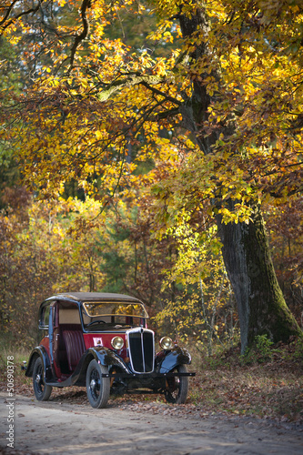 Oldtimer-Morris-1936 in autumn