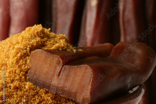 Bottarda di Muggine intera su bottarga grattugiata