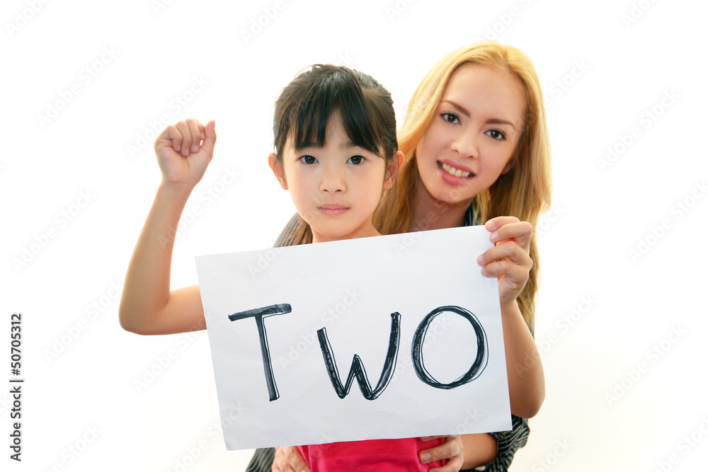 笑顔の外国人教師と女の子