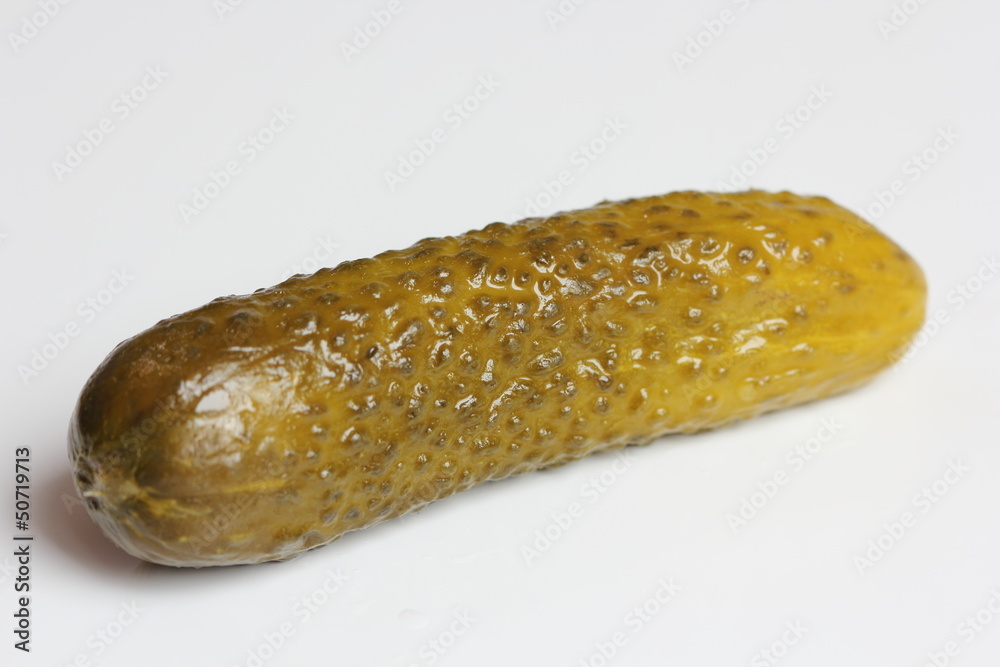 eine saure Gurke Stock-Foto | Adobe Stock