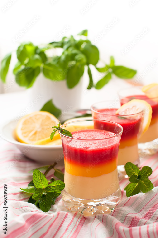 Fresh strawberry and lemon desserts Fresh strawberry and lemon desserts