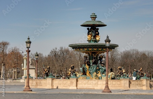 fontaine de la place de la concorde à paris © Lotharingia