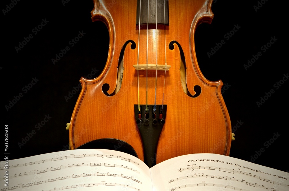 Fototapeta premium Violin with music