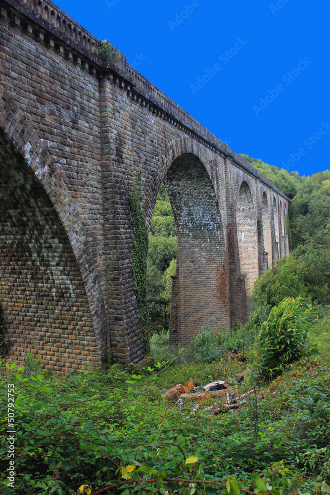 Viaduc de chemin de fer à Vignols (Corrèze)