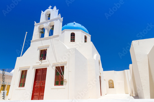 Biała architektura Oia wioska na Santorini wyspie, Grecja
