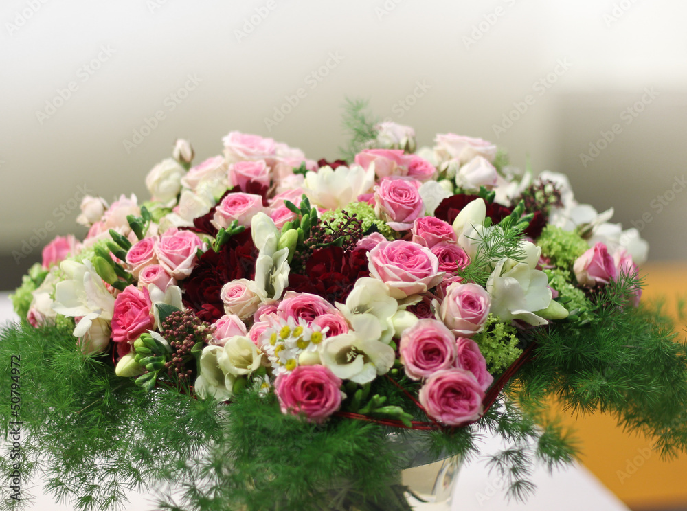 Naklejka Bukiet kwiatów w sali balowej