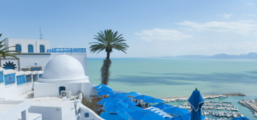 Fotobehang Tunesië Sfeervolle medina van Tunis  © EnginKorkmaz